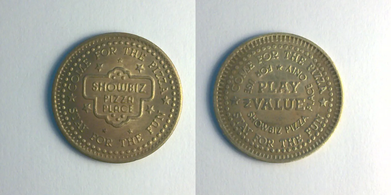 ShowBiz Pizza S09B Showbiz Pizza Place Token (S09B) token — front and reverse