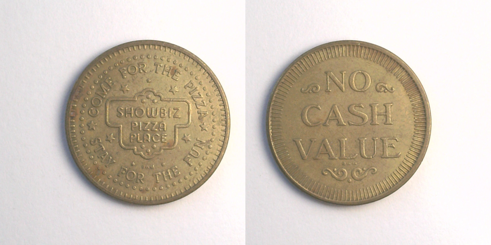 ShowBiz Pizza S18B Showbiz Pizza Place Token (S18B) token — front and reverse