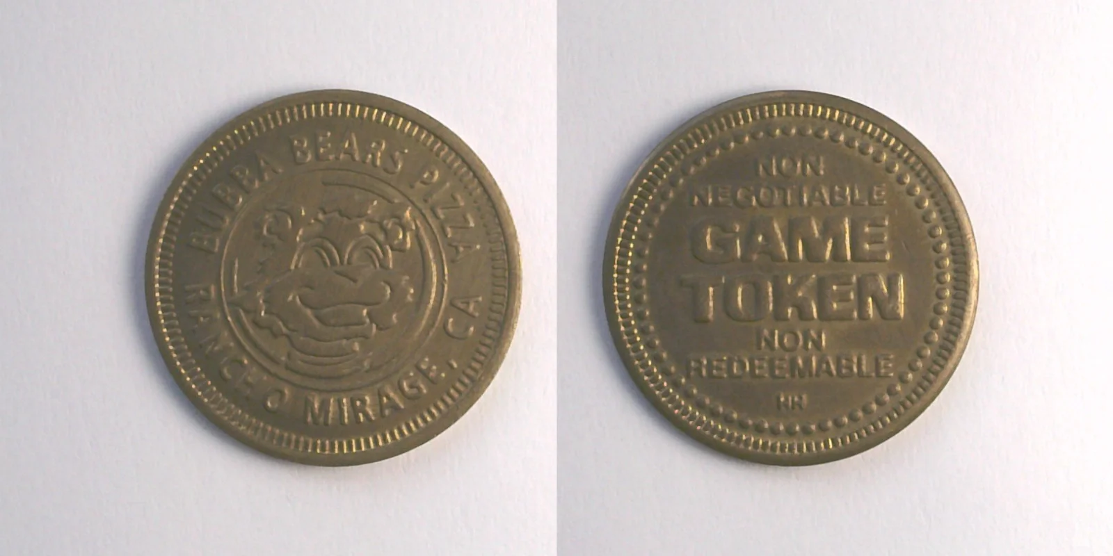 Bubba Bear's Pizza Theatre BUB101B Bubba Bear's Pizza Token (BUB101B) token — front and reverse