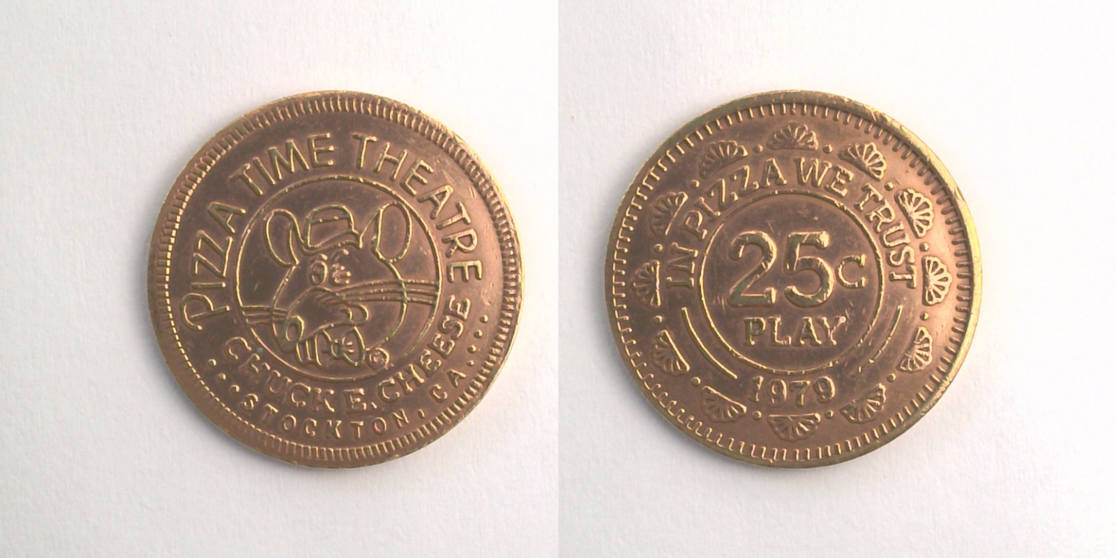 Chuck E. Cheese 135C 1979 Chuck E Cheese Token (135C) (1979) token — front and reverse