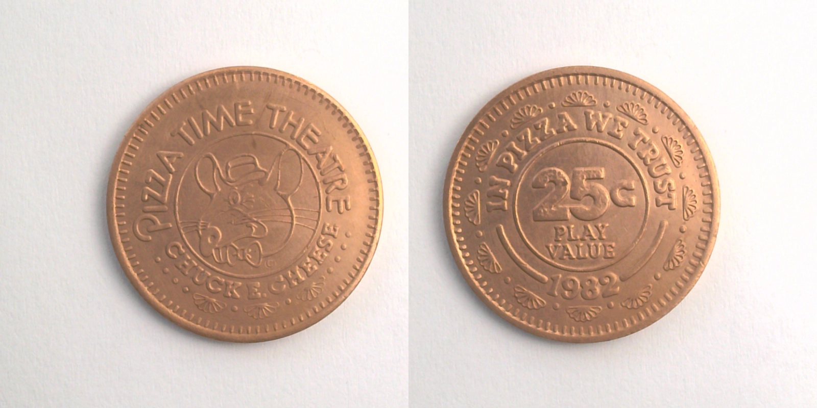 Chuck E. Cheese 113C 1982 Chuck E Cheese Token (113C) (1982) token — front and reverse