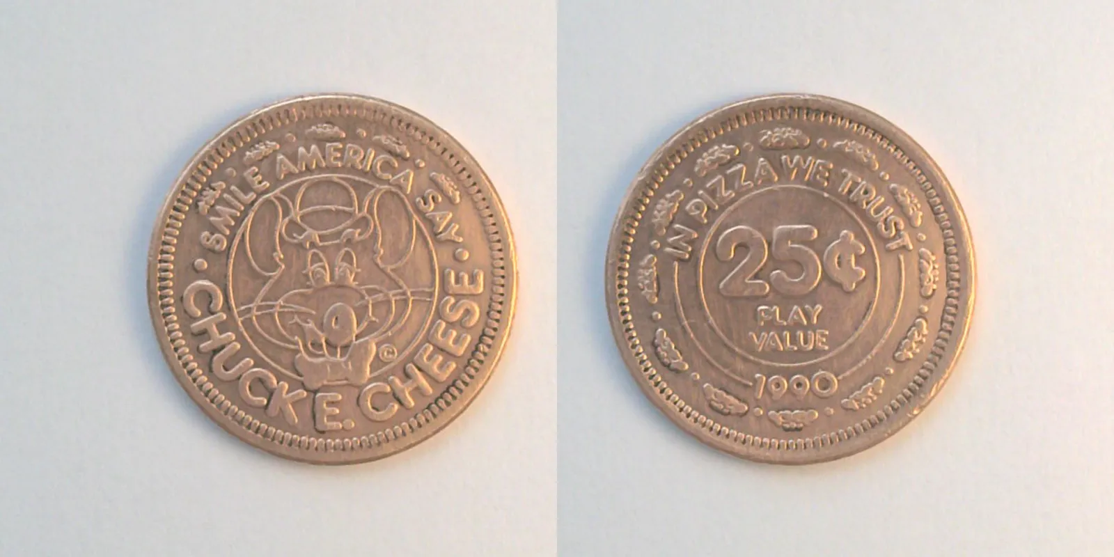 Chuck E. Cheese 216C 1990 Chuck E Cheese Token (216C) (1990) token — front and reverse