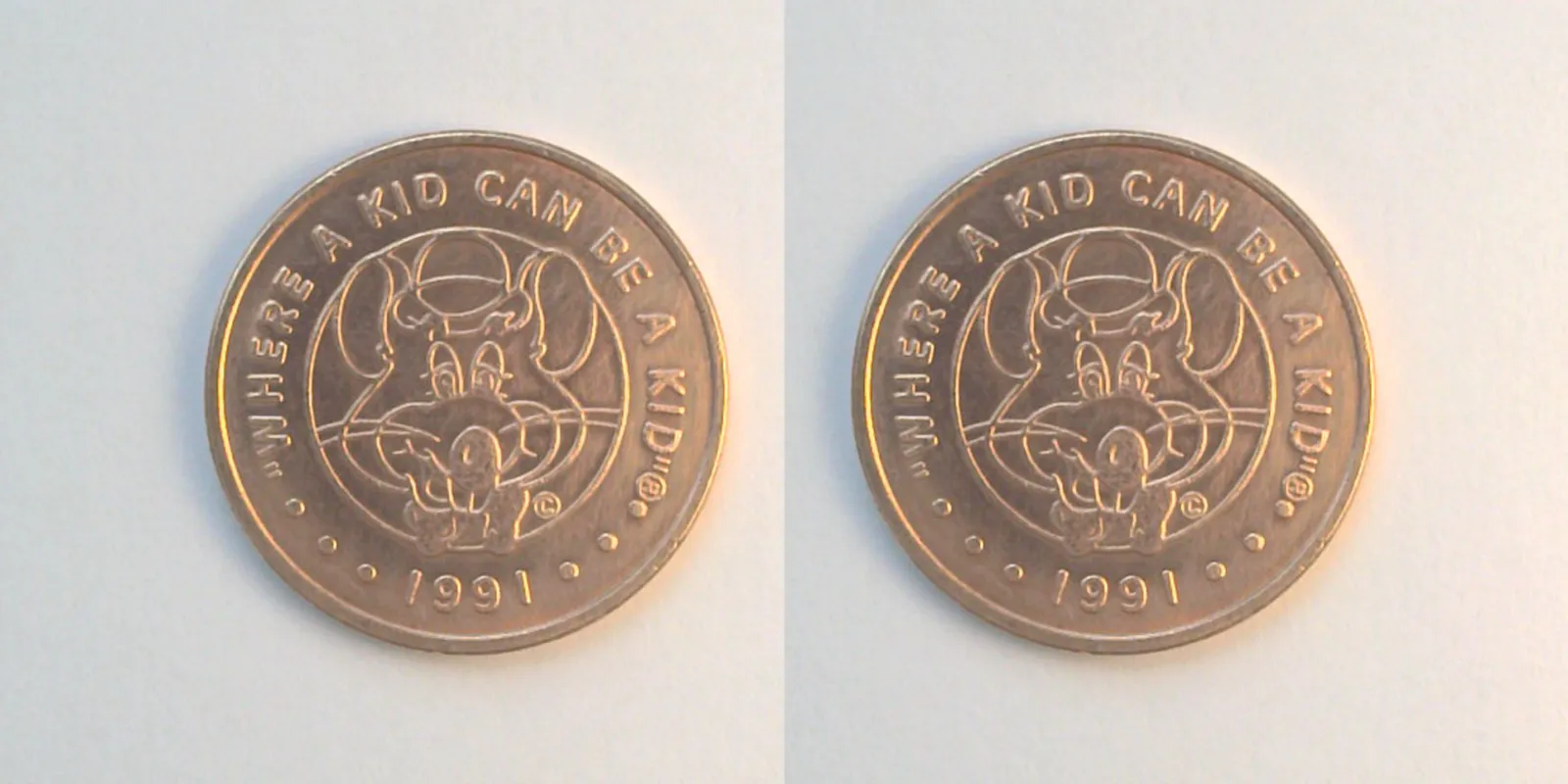 Chuck E. Cheese 305C 1991 Chuck E Cheese Token (305C) (1991) token — front