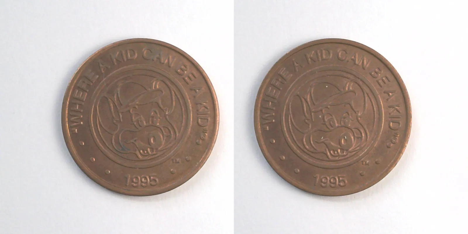 Chuck E. Cheese 401C 1995 Chuck E Cheese Token (401C) (1995) token — front and reverse