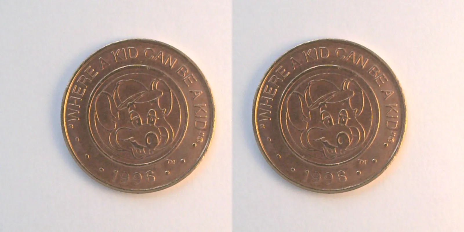 Chuck E. Cheese 402C 1996 Chuck E Cheese Token (402C) (1996) token — front and reverse