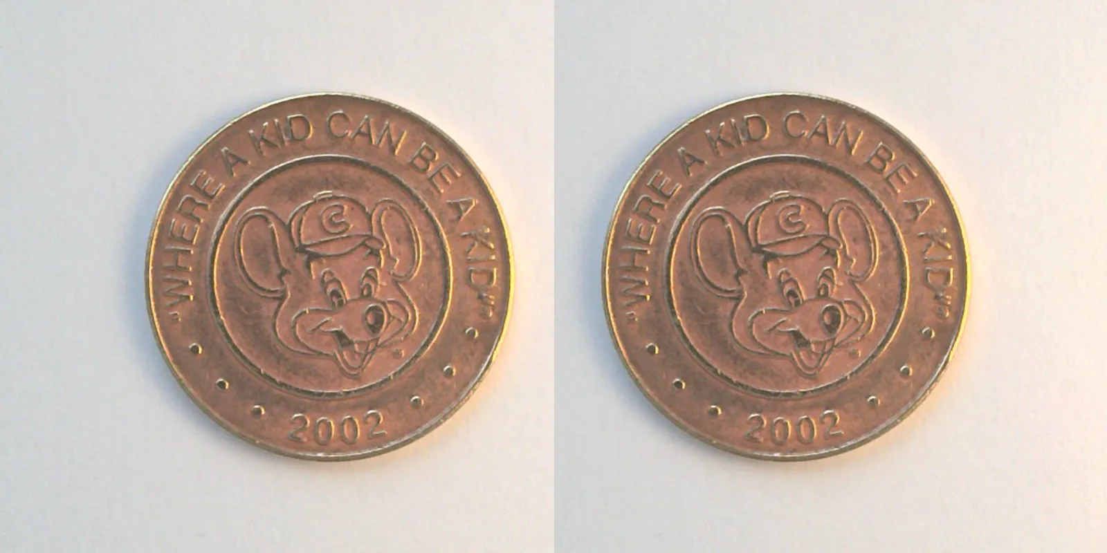 Chuck E. Cheese 409C 2002 Chuck E Cheese Token (409C) (2002) token — front