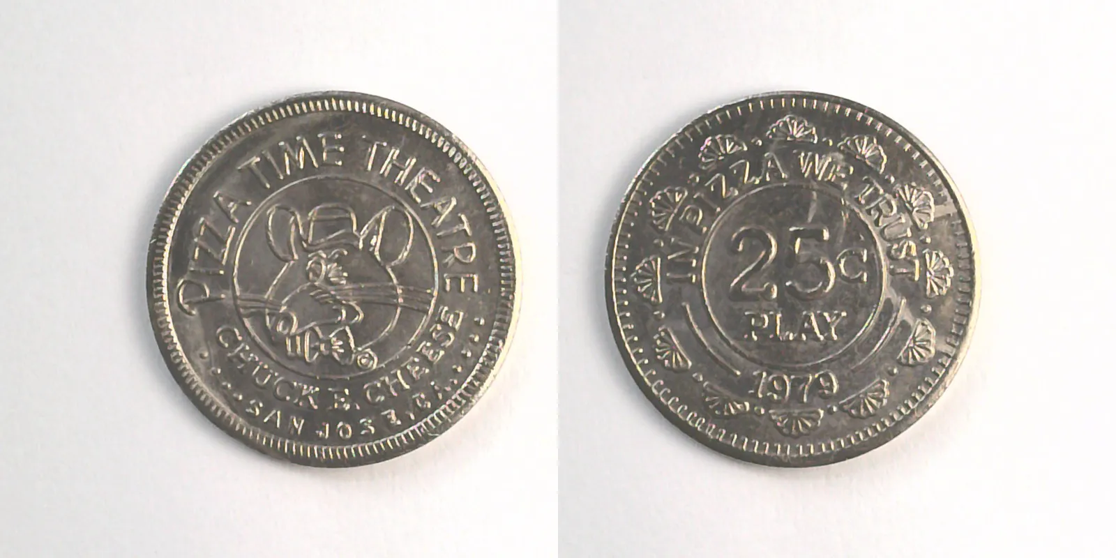 Chuck E. Cheese 132N 1979 Chuck E Cheese Token (132N) (1979) token — front and reverse