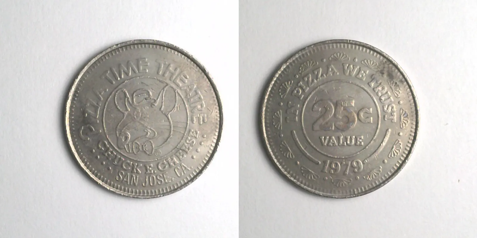 Chuck E. Cheese 133N 1979 Chuck E Cheese Token (133N) (1979) token — front and reverse