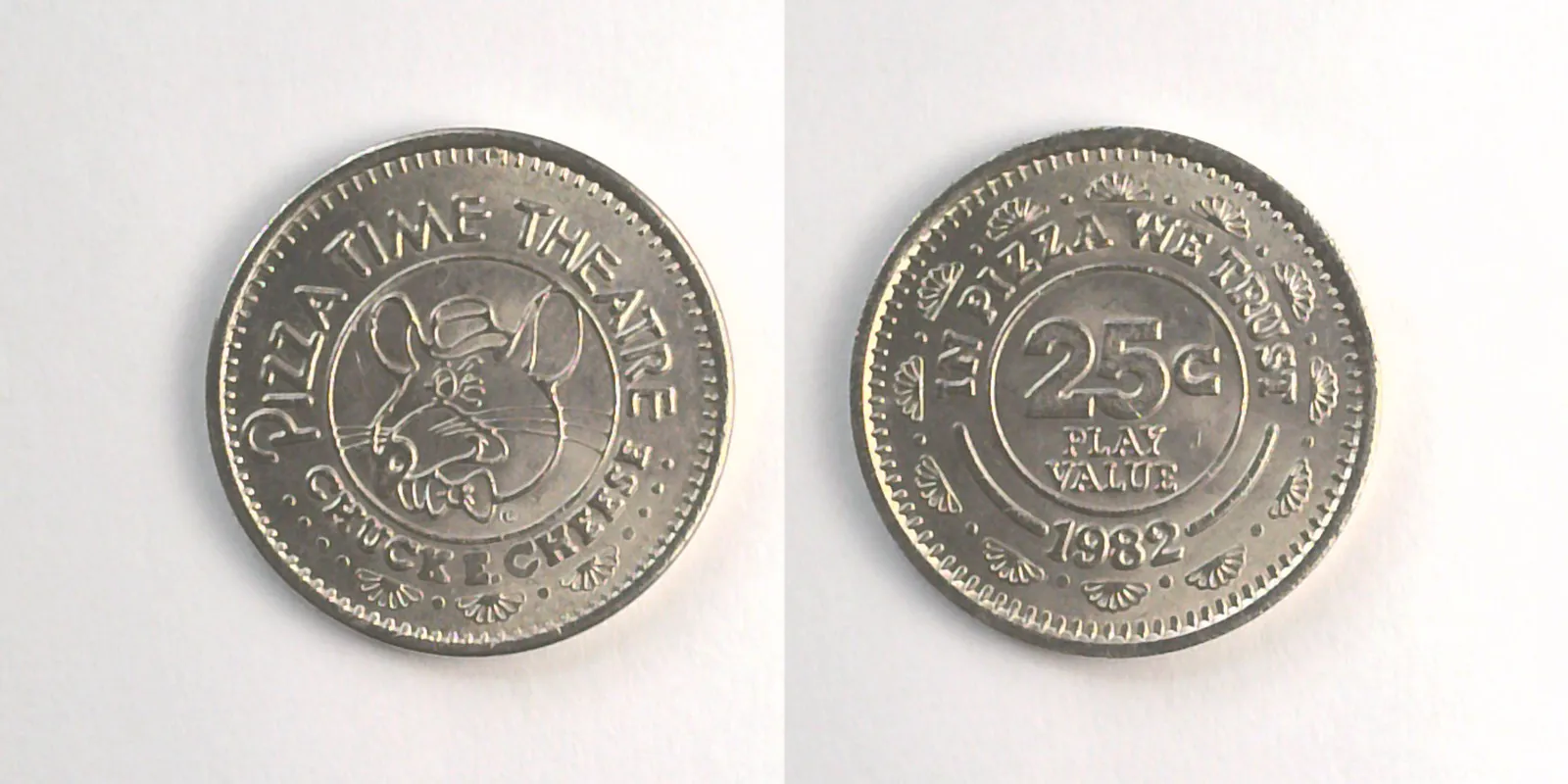 Chuck E. Cheese 112N 1982 Chuck E Cheese Token (112N) (1982) token — front and reverse