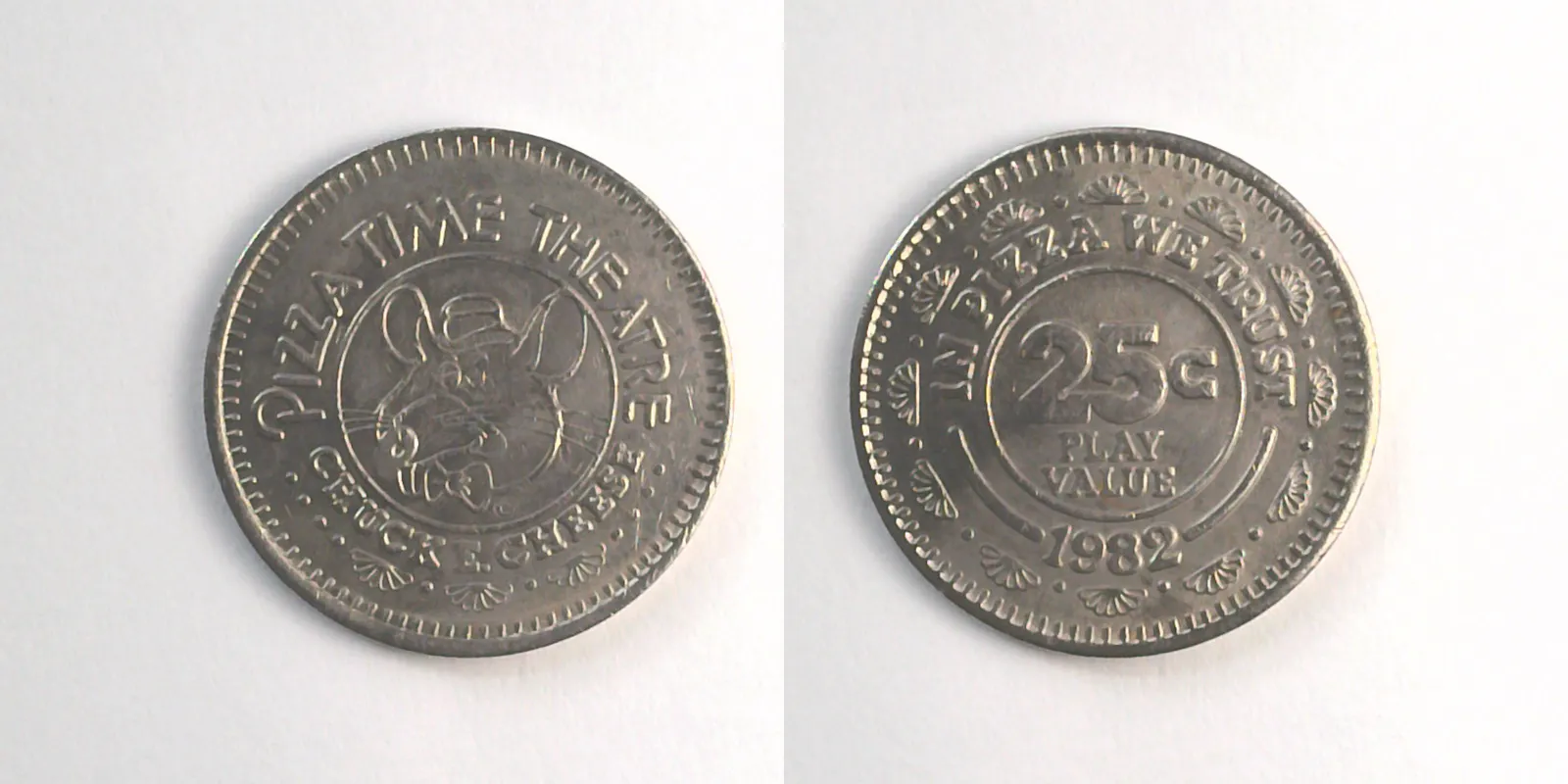 Chuck E. Cheese 113N 1982 Chuck E Cheese Token (113N) (1982) token — front and reverse