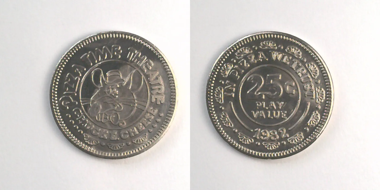 Chuck E. Cheese 114N 1982 Chuck E Cheese Token (114N) (1982) token — front and reverse