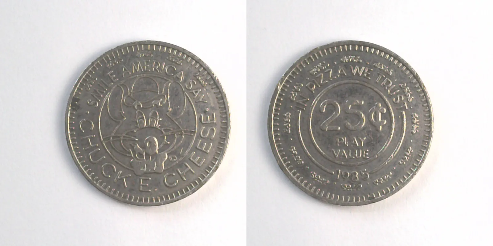 Chuck E. Cheese 208N 1985 Chuck E Cheese Token (208N) (1985) token — front