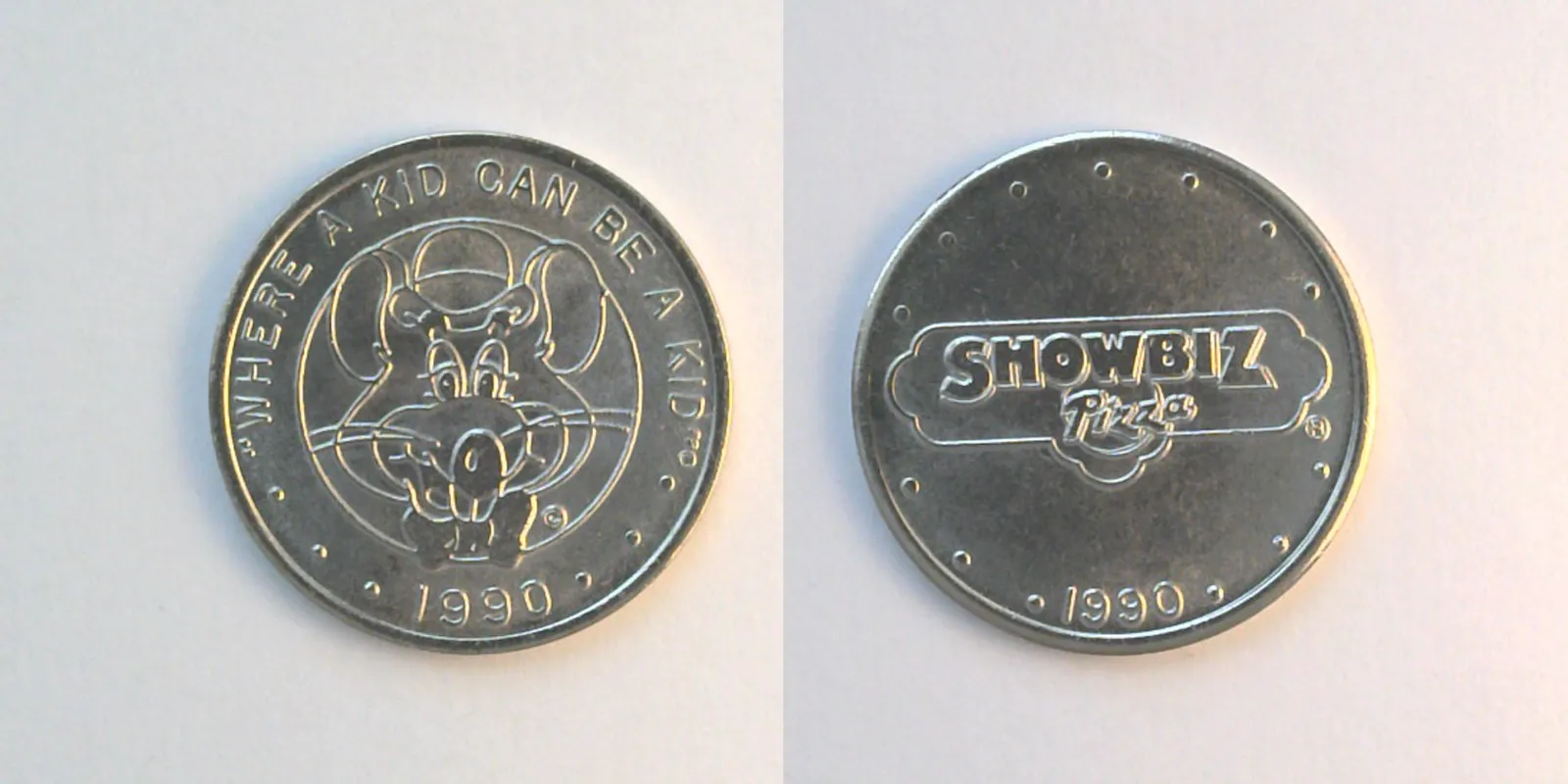 Chuck E. Cheese 304N 1990 Chuck E Cheese Token (304N) (1990) token — front