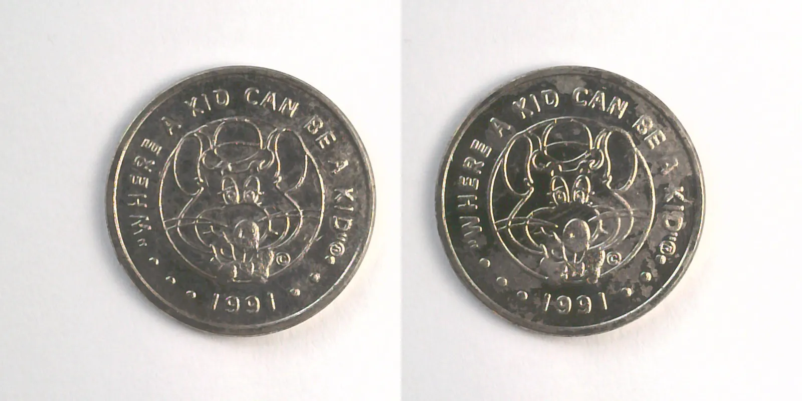 Chuck E. Cheese 305N 1991 Chuck E Cheese Token (305N) (1991) token — front