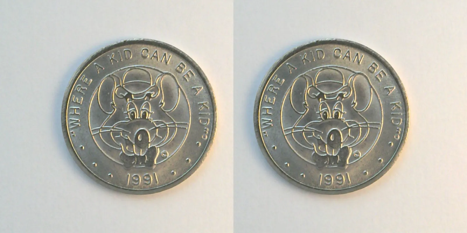 Chuck E. Cheese 306N 1991 Chuck E Cheese Token (306N) (1991) token — front