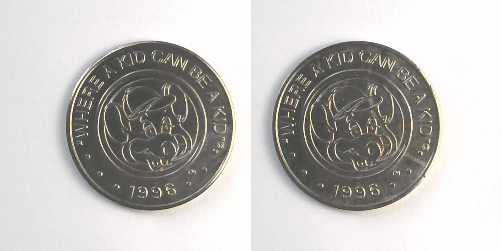 Chuck E. Cheese 402N 1996 Chuck E Cheese Token (402N) (1996) token — front and reverse