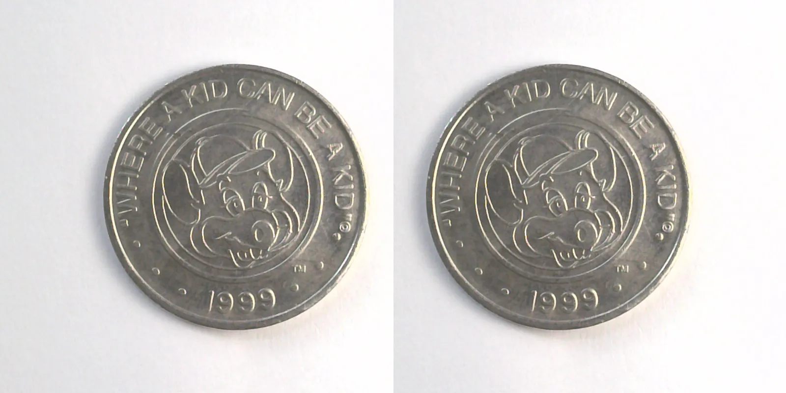Chuck E. Cheese 405N 1999 Chuck E Cheese Token (405N) (1999) token — front