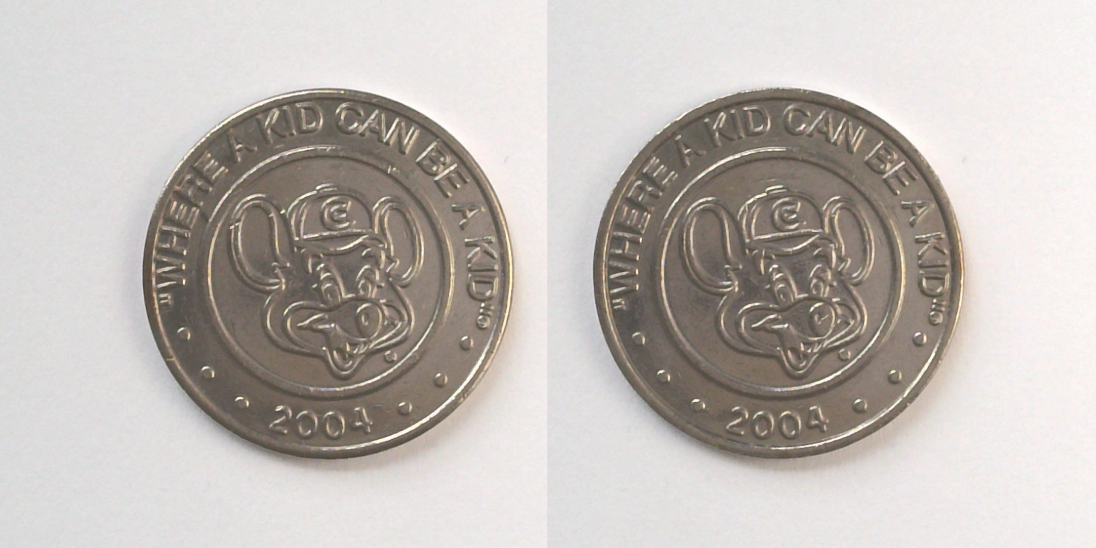 Chuck E. Cheese 411N 2004 Chuck E Cheese Token (411N) (2004) token — front and reverse