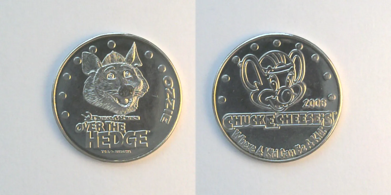 Chuck E. Cheese P07N 2006 Chuck E Cheese Promotional Ozzie Token (P07N) (2006) token — front and reverse