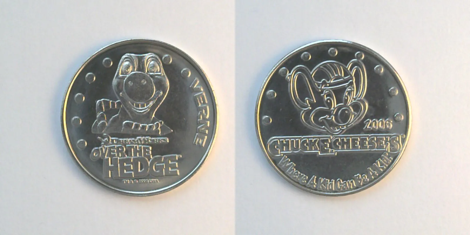 Chuck E. Cheese P10N 2006 Chuck E Cheese Promotional Verne Token (P10N) (2006) token — front and reverse