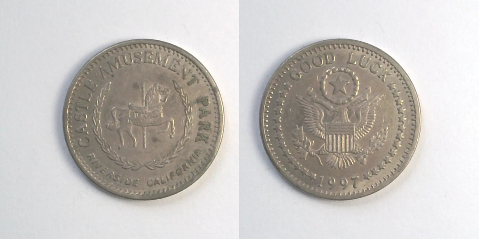 Castle Entertainment CP304N 1997 Castle Amusement Park Token (CP304N) (1997) token — front and reverse