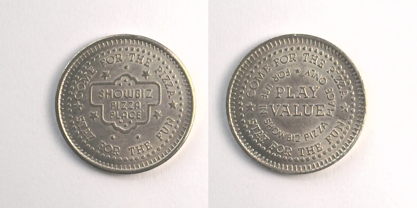 ShowBiz Pizza S05N Showbiz Pizza Place Token (S05N) token — front and reverse