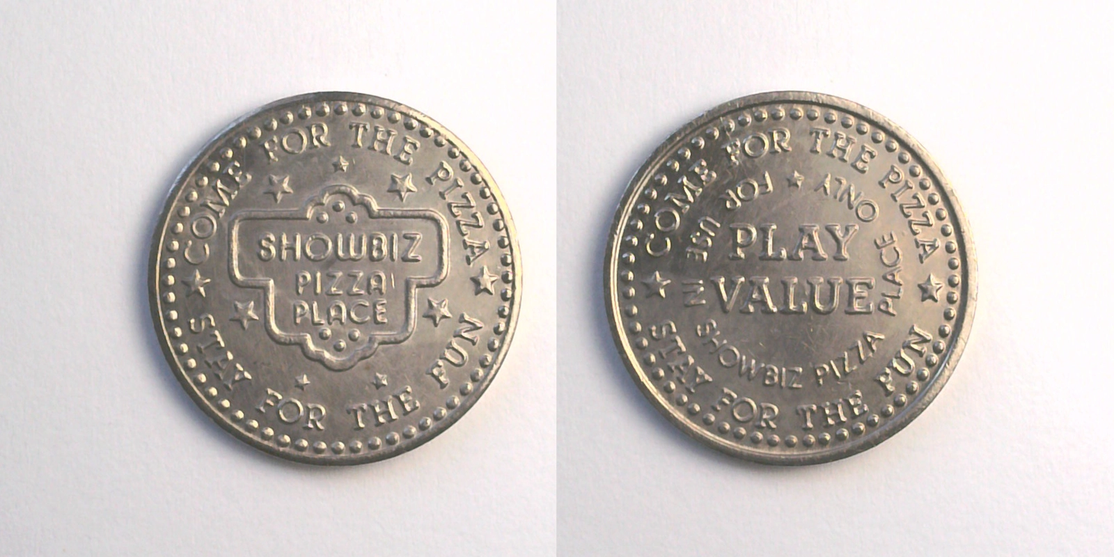 ShowBiz Pizza S07N Showbiz Pizza Place Token (S07N) token — front and reverse