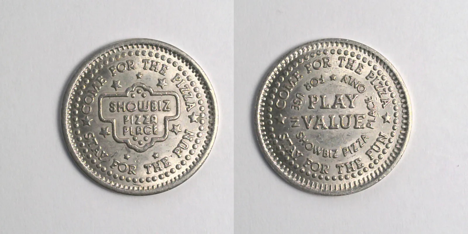 ShowBiz Pizza S09N Showbiz Pizza Place Token (S09N) token — front and reverse