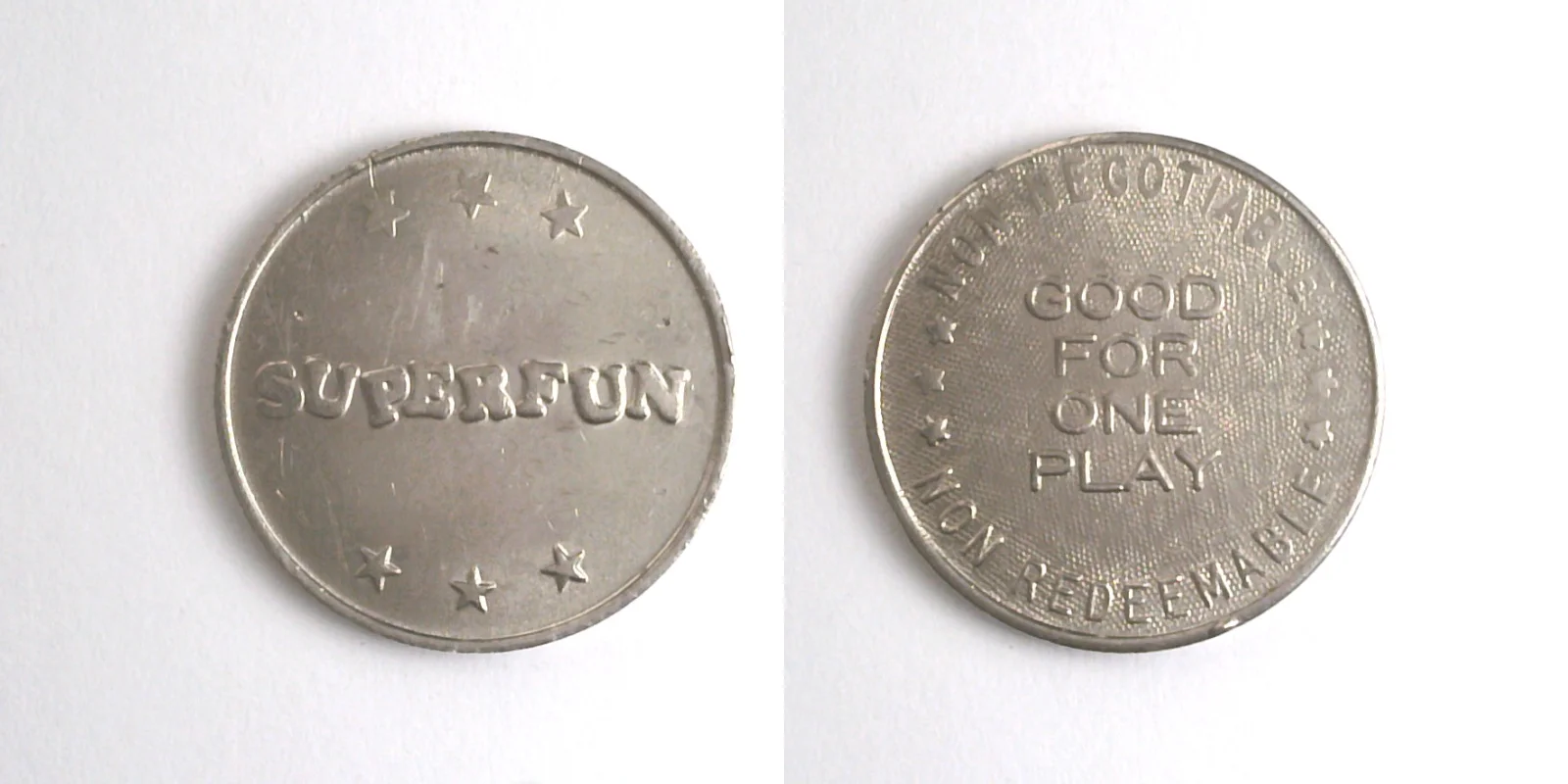 Castle Entertainment CE102N Superfun Token (CE102N) token — front and reverse