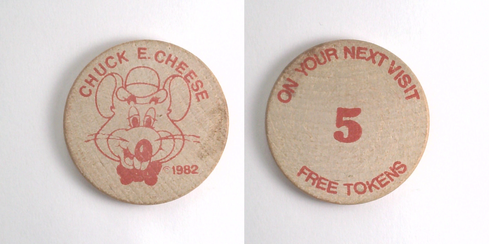 Chuck E. Cheese P02W 1982 Chuck E Cheese Promotional (P02W) (1982) token — front and reverse