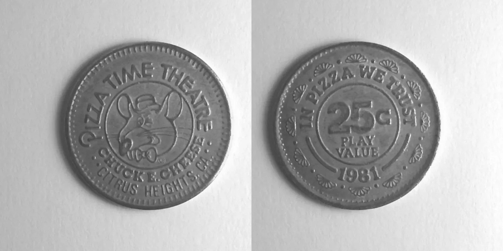Chuck E. Cheese 155N 1981 Chuck E Cheese Token (155N) (1981) token — front and reverse