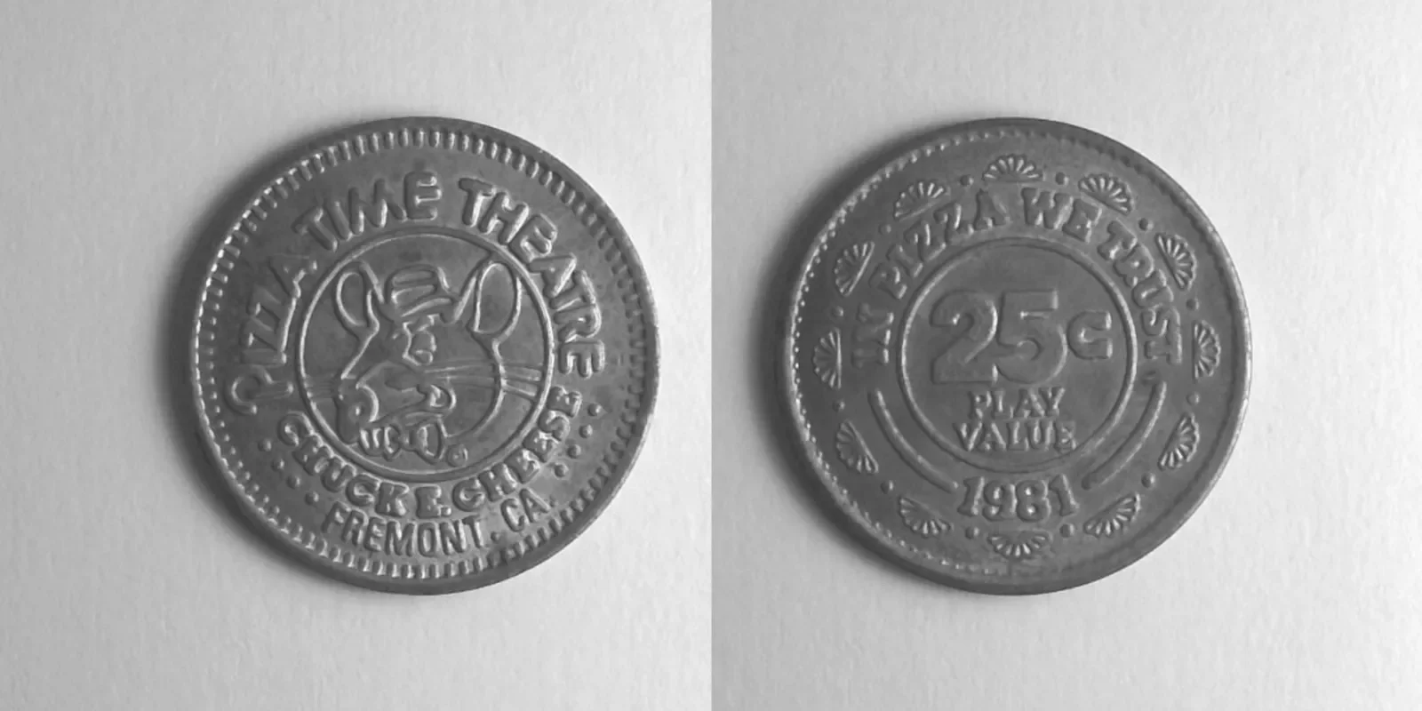 Chuck E. Cheese 158N 1981 Chuck E Cheese Token (158N) (1981) token — front and reverse