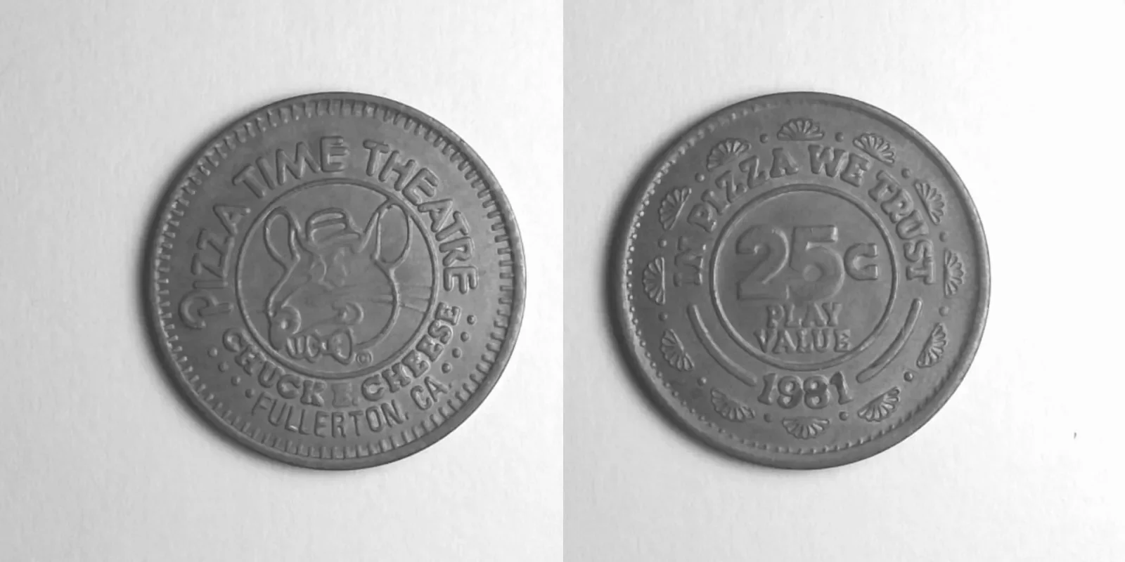 Chuck E. Cheese 160N 1981 Chuck E Cheese Token (160N) (1981) token — front and reverse