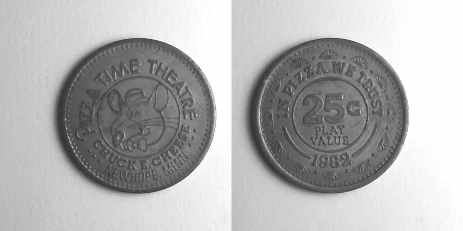 Chuck E. Cheese 184N 1982 Chuck E Cheese Token (184N) (1982) token — front and reverse