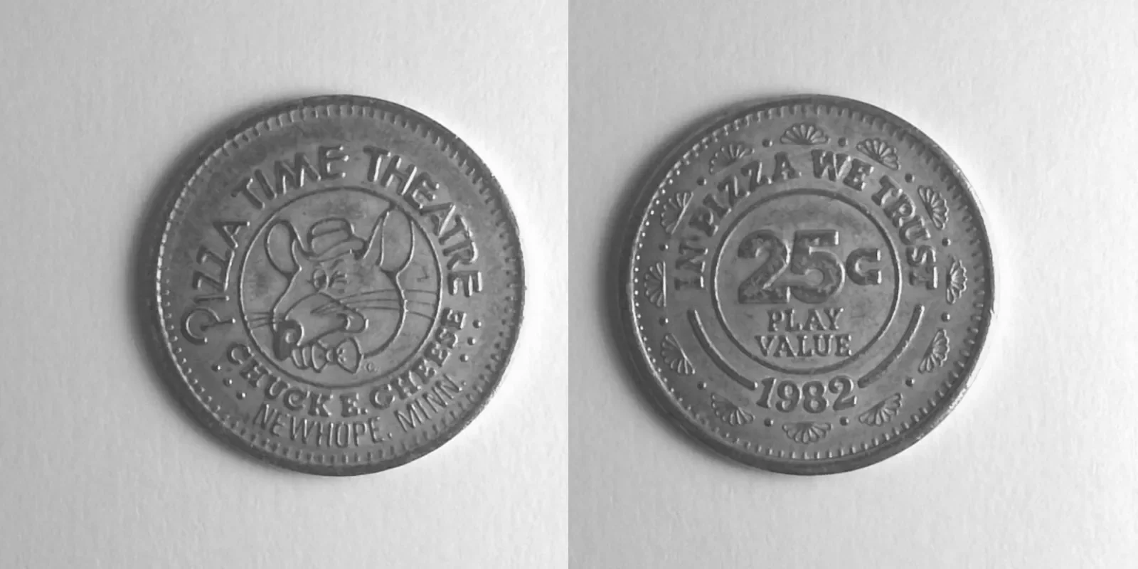 Chuck E. Cheese 185N 1982 Chuck E Cheese Token (185N) (1982) token — front and reverse