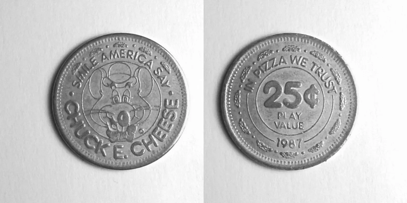 Chuck E. Cheese 212N 1987 Chuck E Cheese Token (212N) (1987) token — front and reverse