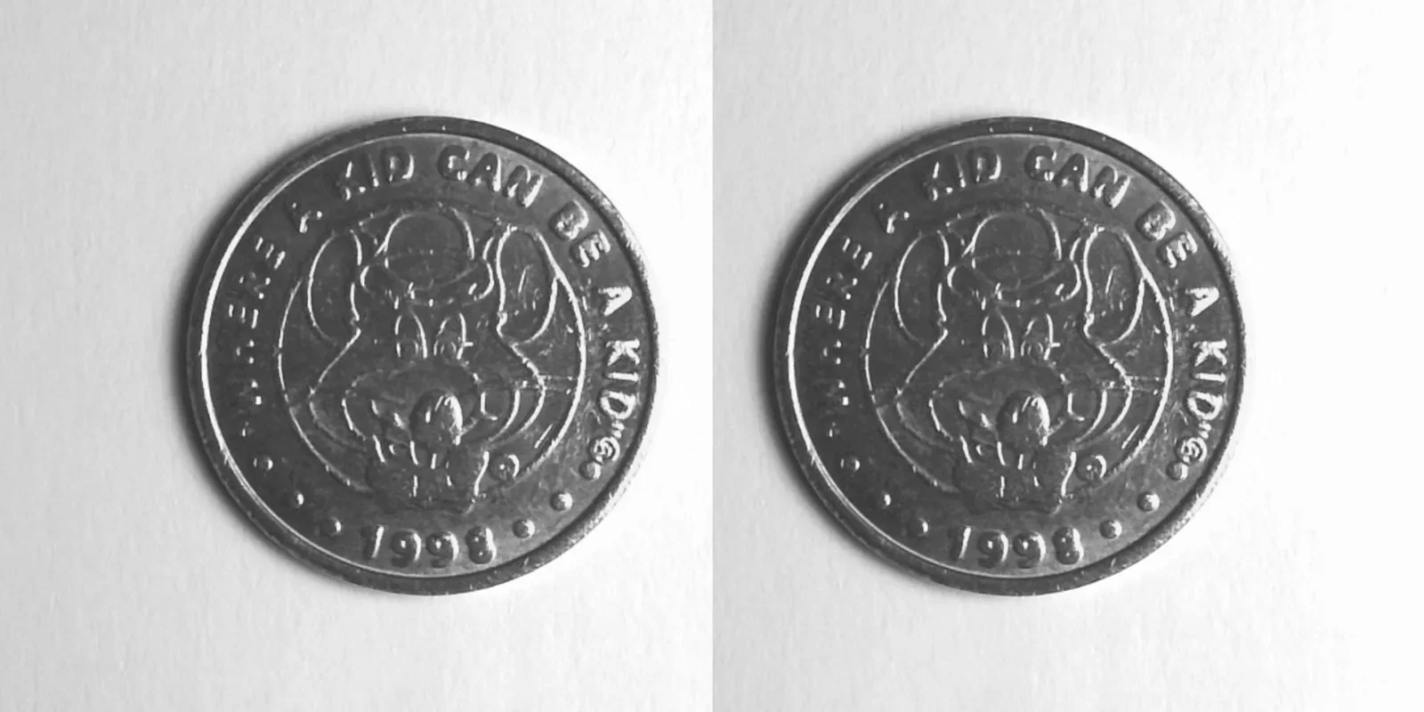 Chuck E. Cheese 320N 1998 Chuck E Cheese Token (320N) (1998) token — front and reverse