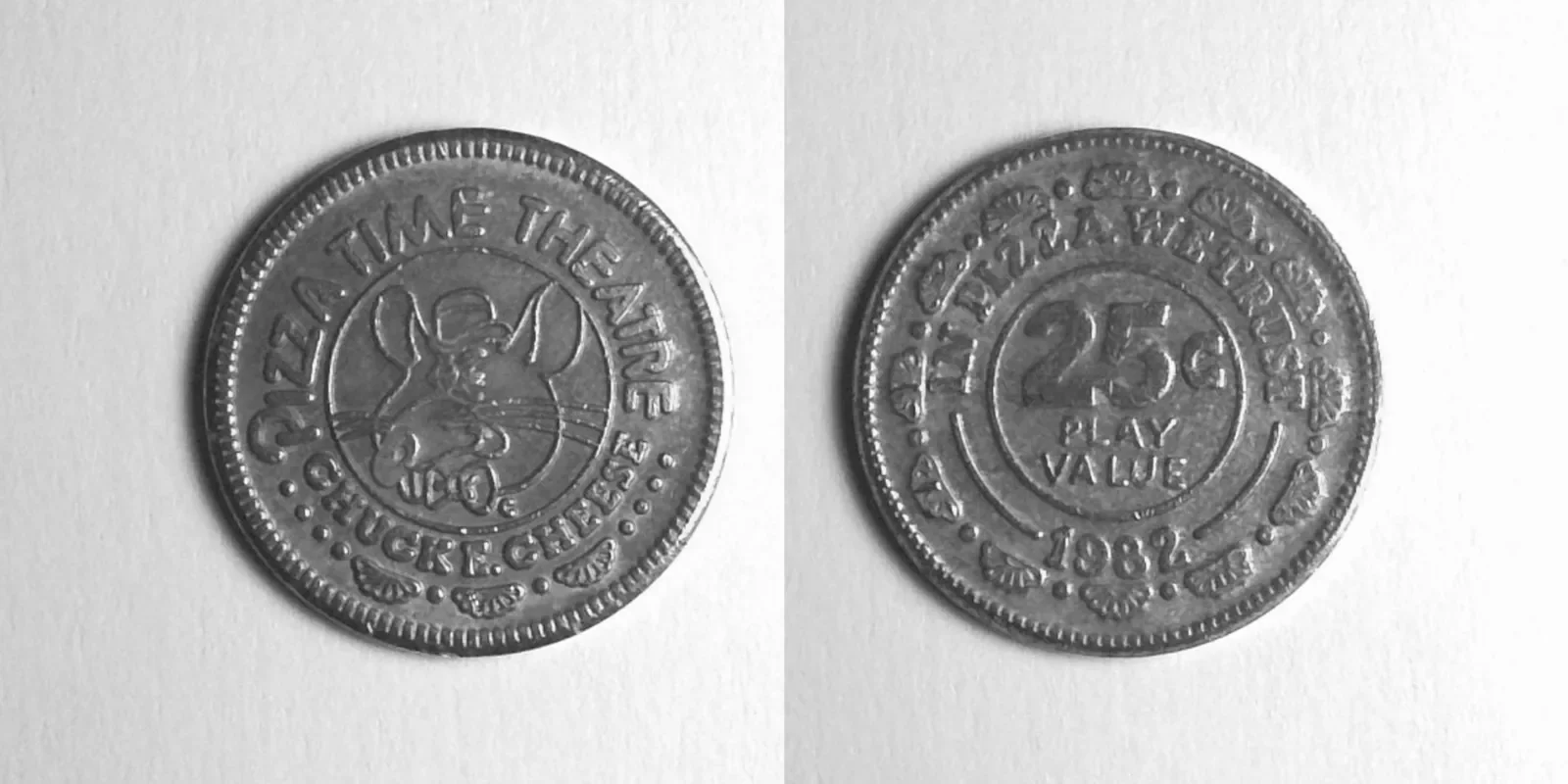 Chuck E. Cheese 115N 1982 Chuck E Cheese Token (115N) (1982) token — front and reverse