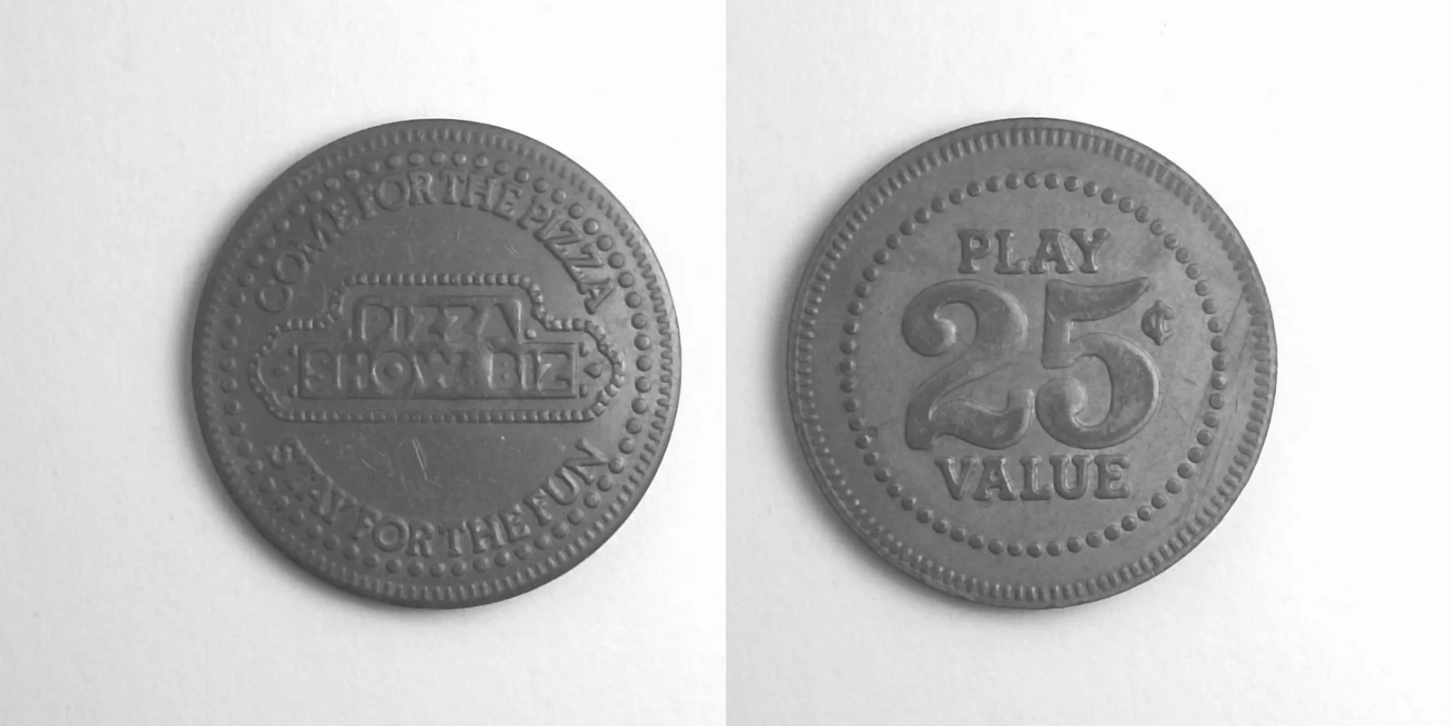 ShowBiz Pizza S01N Showbiz Pizza Place Token (S01N) token — front and reverse