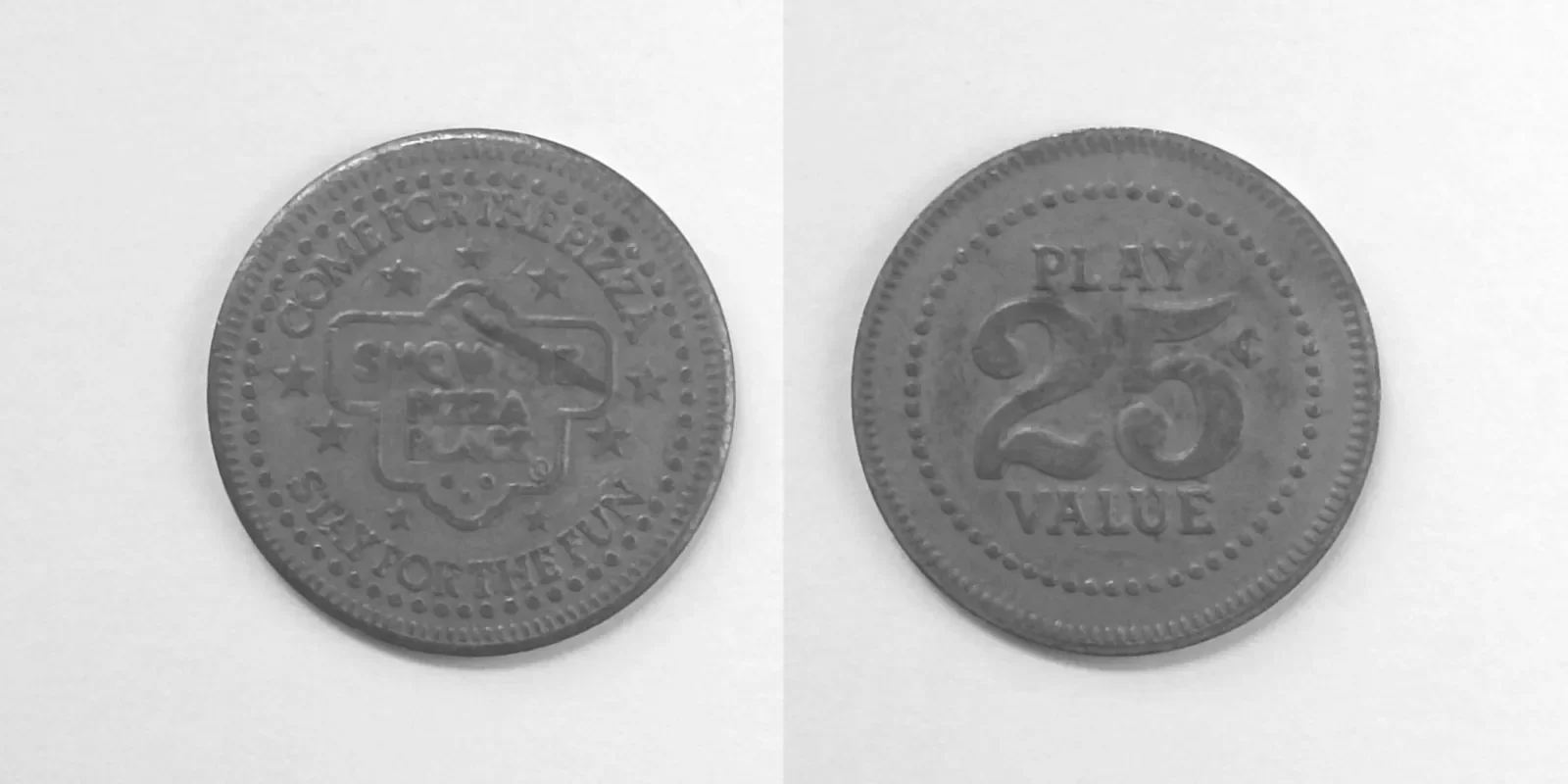 ShowBiz Pizza S08N Showbiz Pizza Place Token (S08N) token — front and reverse