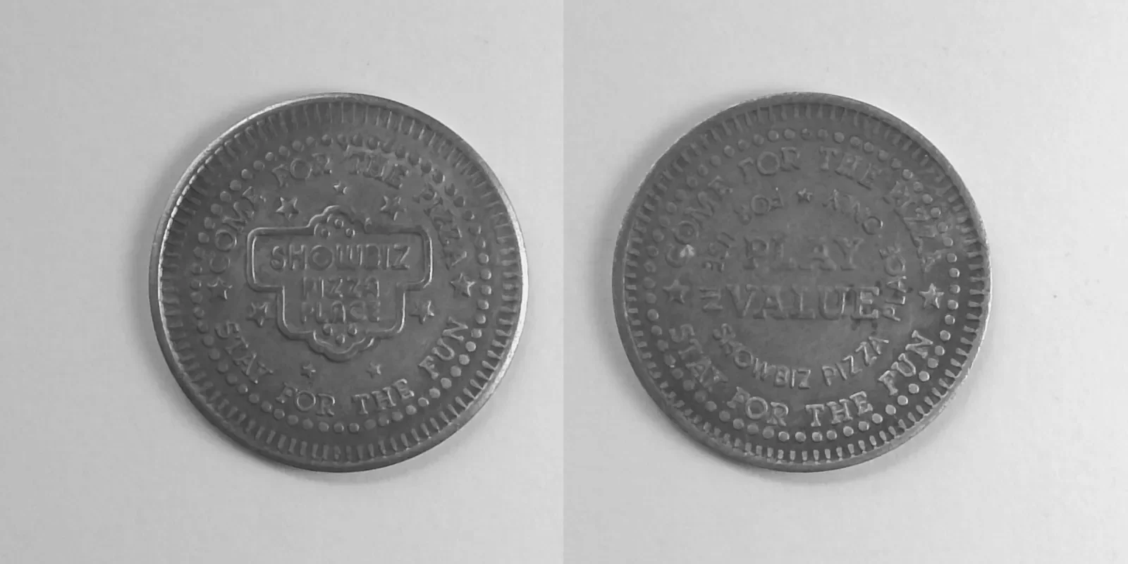 ShowBiz Pizza S17C Showbiz Pizza Place Token (S17C) token — front and reverse
