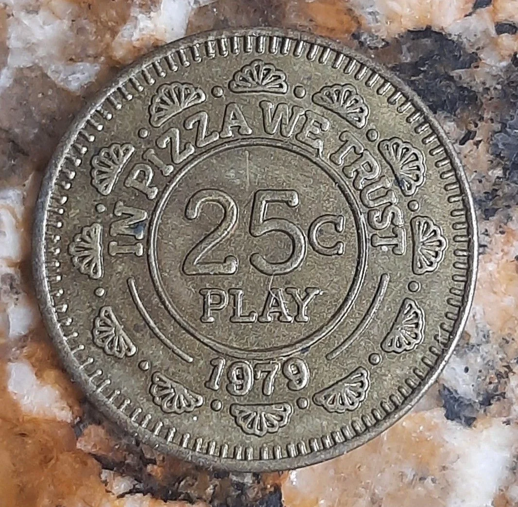 Chuck E. Cheese 134B 1979 Chuck E Cheese Token (134B) (1979) token — reverse