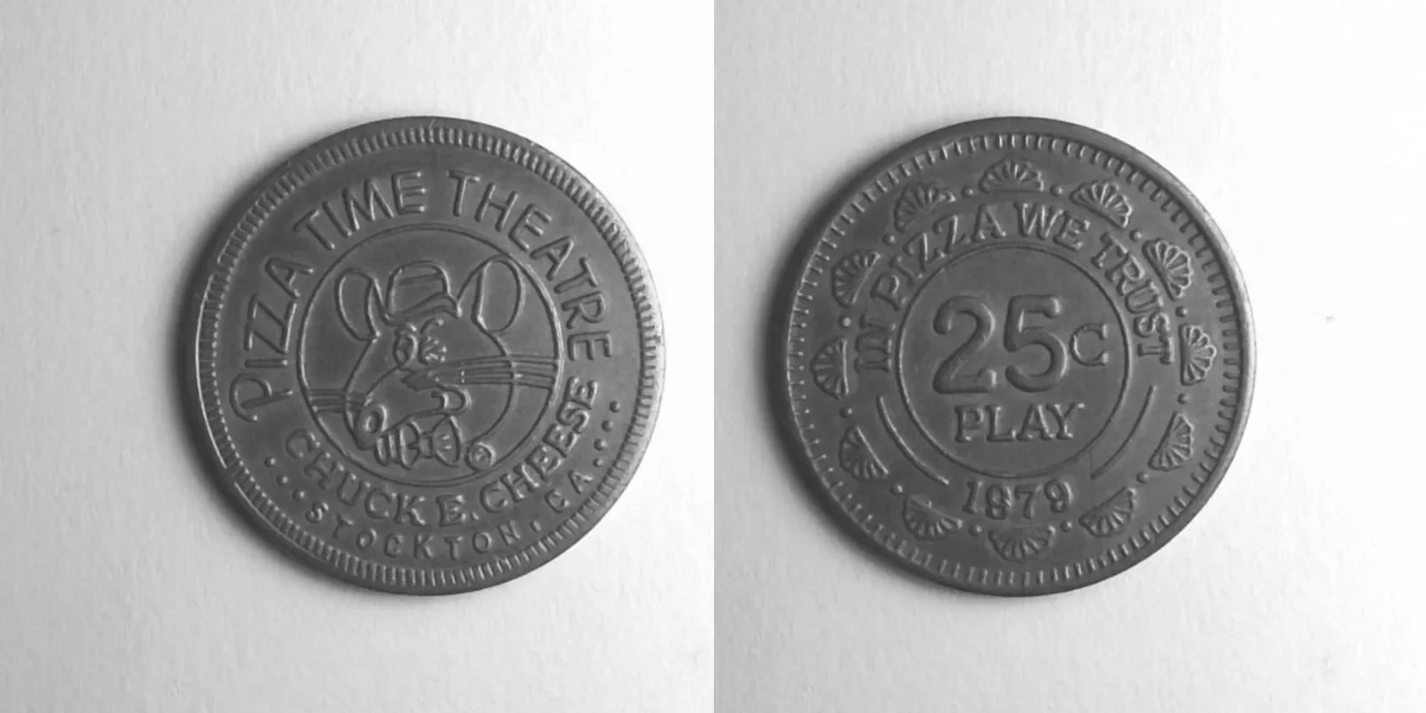 Chuck E. Cheese 135N 1979 Chuck E Cheese Token (135N) (1979) token — front and reverse