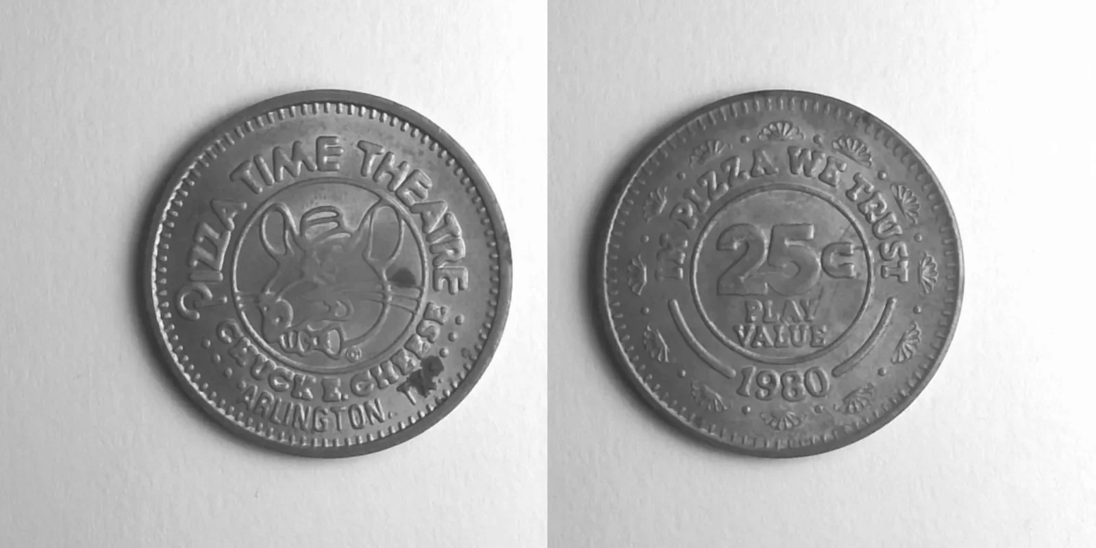 Chuck E. Cheese 136N 1980 Chuck E Cheese Token (136N) (1980) token — front and reverse