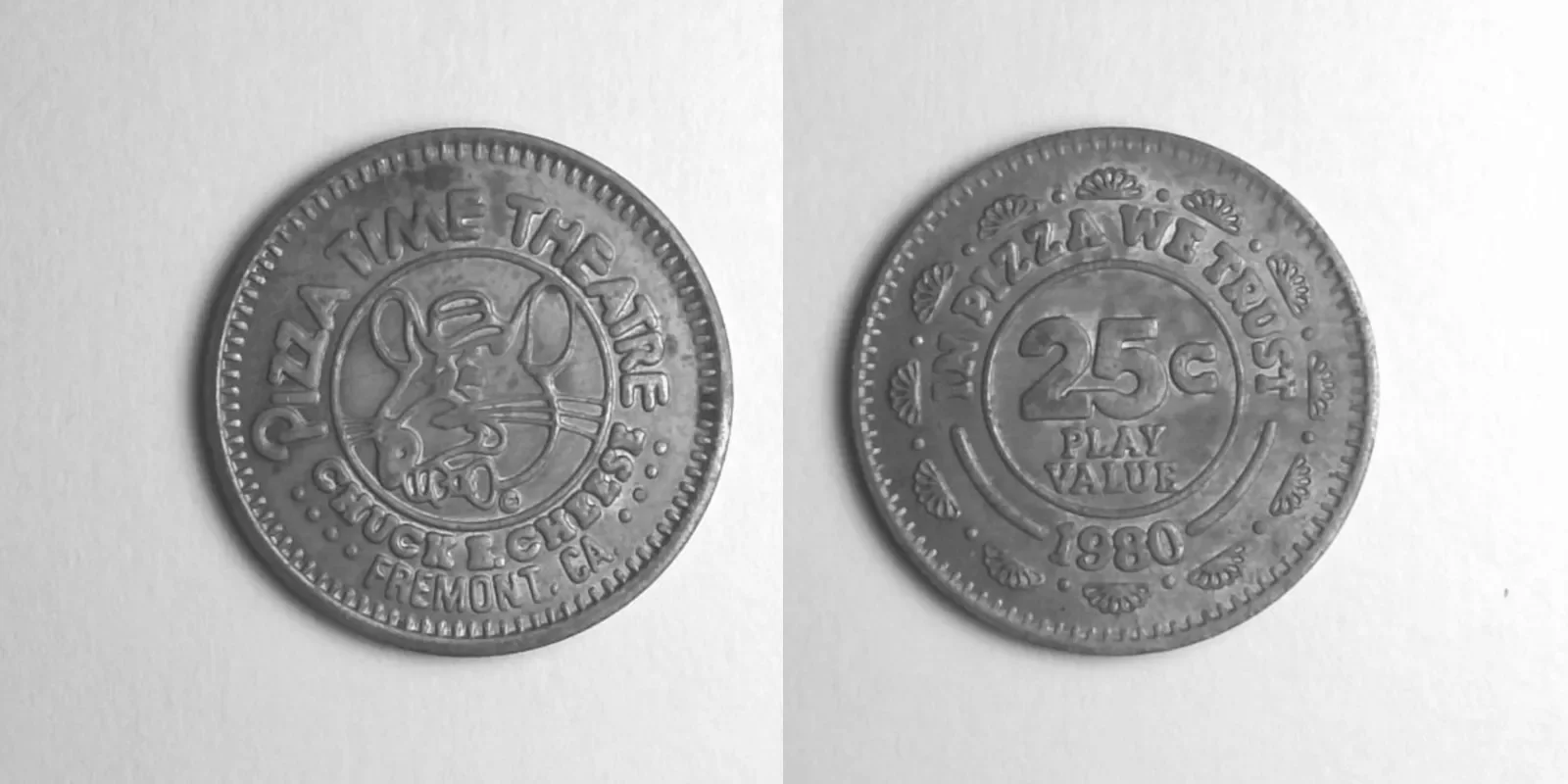 Chuck E. Cheese 137N 1980 Chuck E Cheese Token (137N) (1980) token — front and reverse