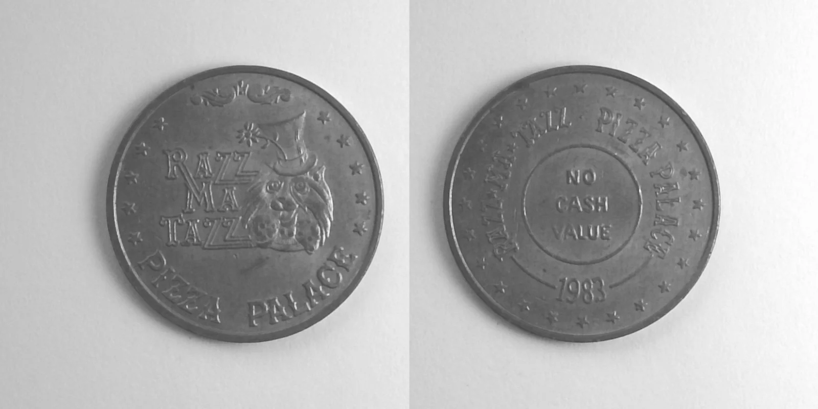 Razz Ma Tazz Pizza Palace RMT101N 1983 Razz Ma Tazz Token (RMT101N) (1983) token — front and reverse