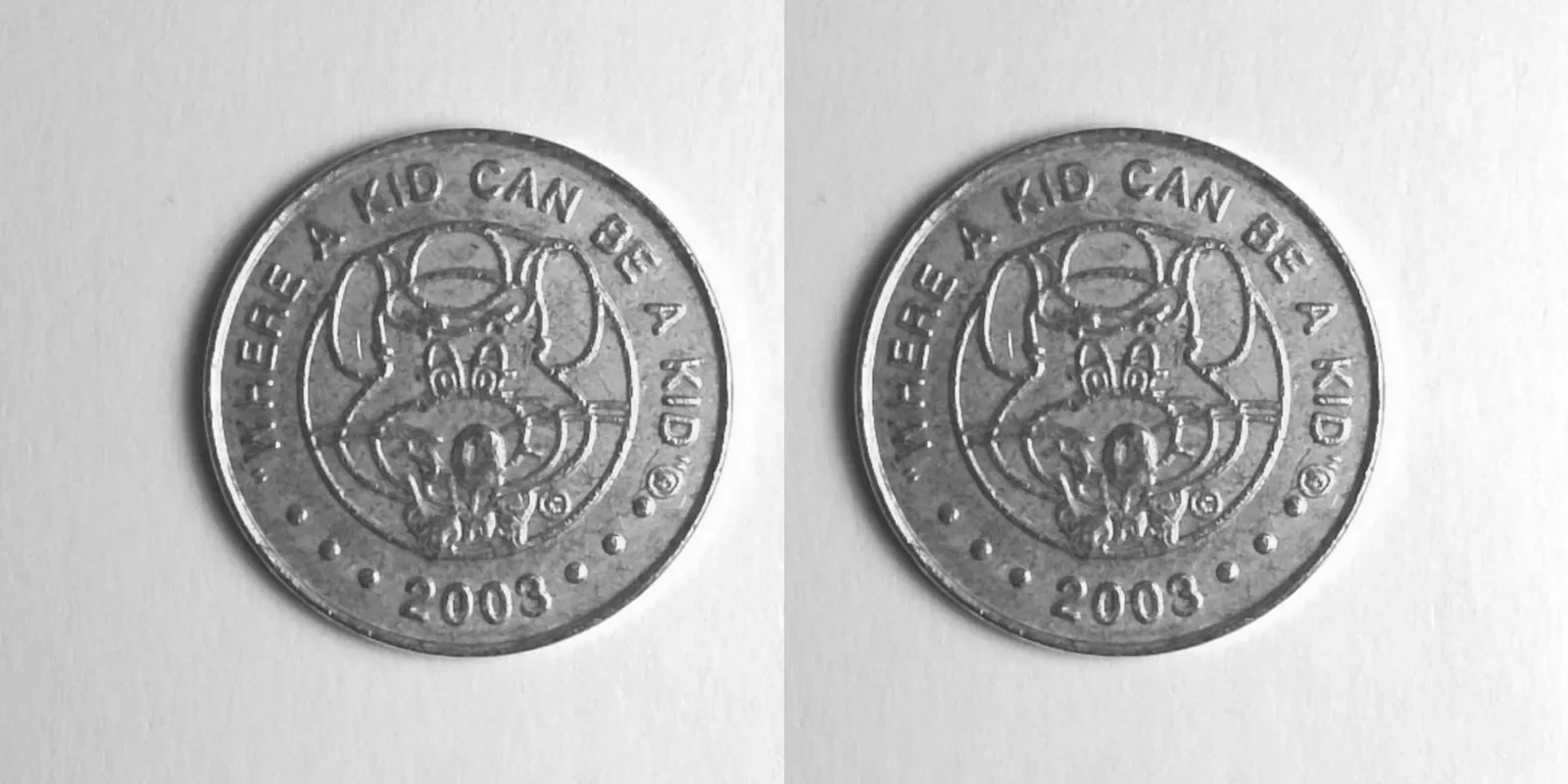 Chuck E. Cheese 325N 2003 Chuck E Cheese Token (325N) (2003) token — front and reverse