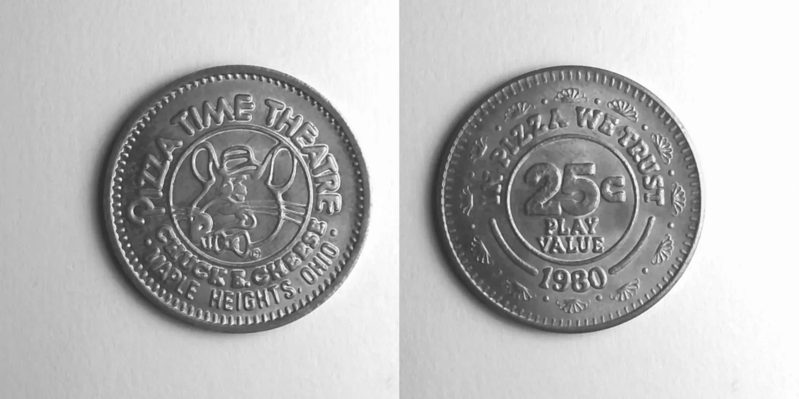 Chuck E. Cheese 142N 1980 Chuck E Cheese Token (142N) (1980) token — front and reverse